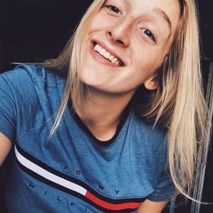 Meet your Posher, Dania